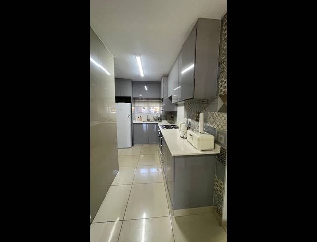 1 BEDROOM APARTMENT FOR SALE IN ESSENWOOD